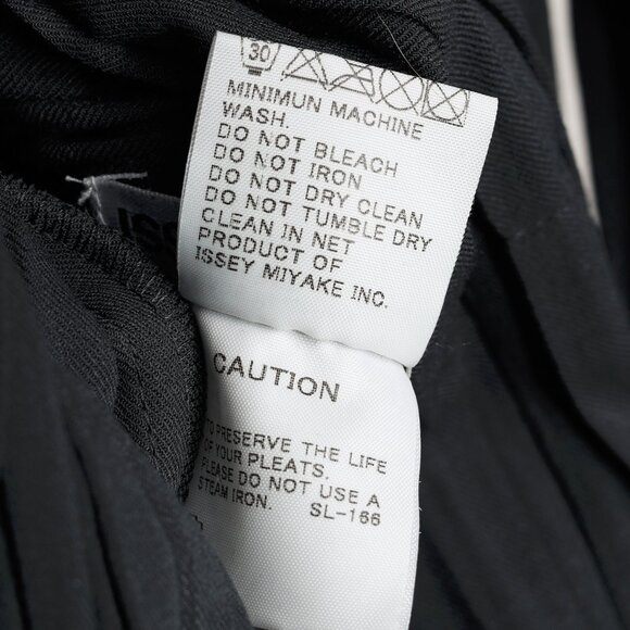 Issey Miyake Archival Rare Grey Pleated Scarf-Collar Button-Front Duster - Picture 9 of 10